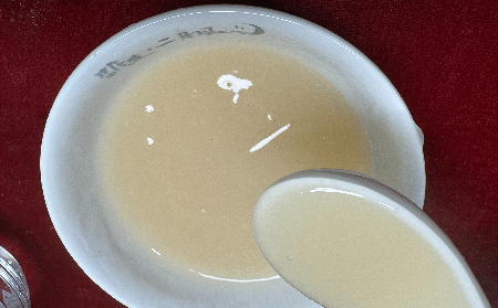 多少媽媽栽在輔導(dǎo)作業(yè)上！姥姥端來(lái)的一杯溫?zé)嵊袡C(jī)葛根粉，竟成了情緒 “滅火器”